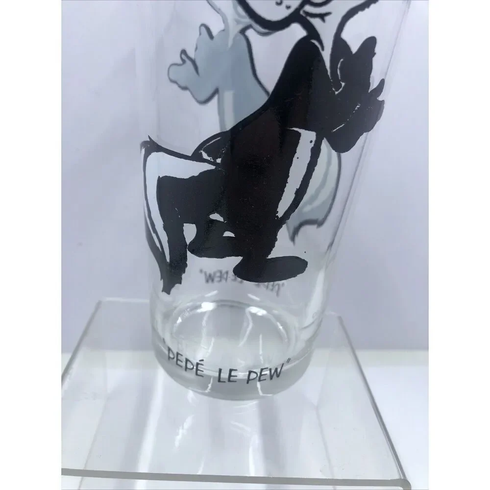 Vintage  PEPE LE PEW Pepsi Glass Collector Series Warner Bros Looney Tunes. Read